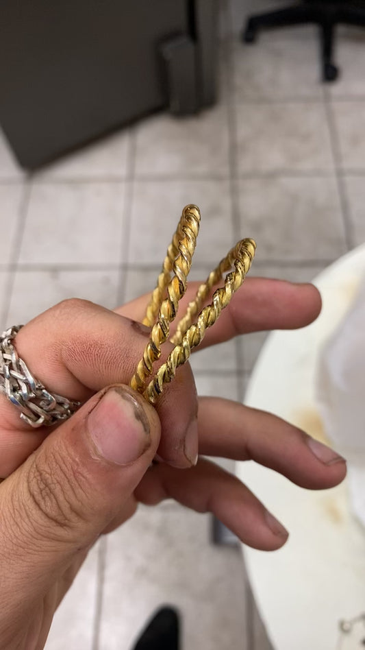 22k Gold Twist Bangle
